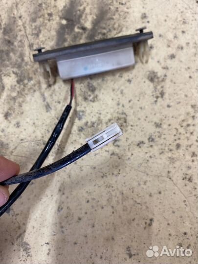 Кнопка открывания двери багажника наружняя Toyota