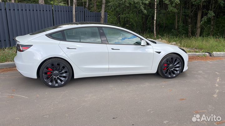 Tesla Model 3 AT, 2022, 300 км