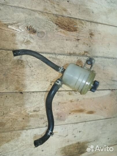 Бачок гур Mazda MPV 2000г