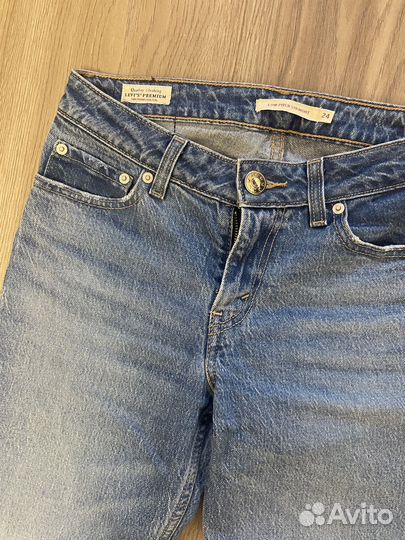 Джинсы Levis