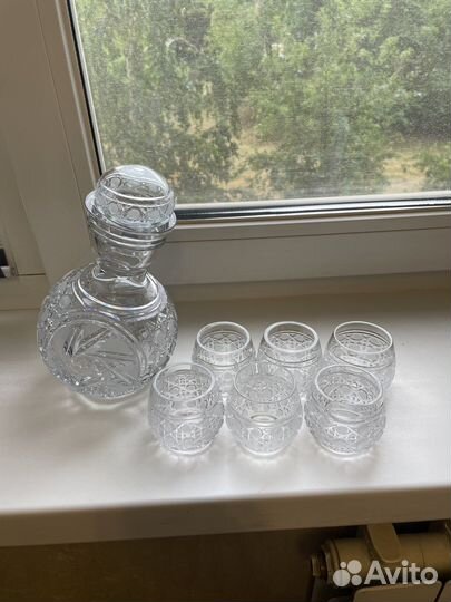 Хрустальный графин и рюмочки СССР