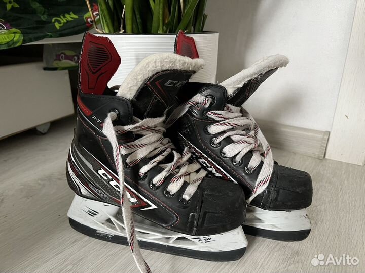 Хоккейные коньки ccm 31 размер оригинал