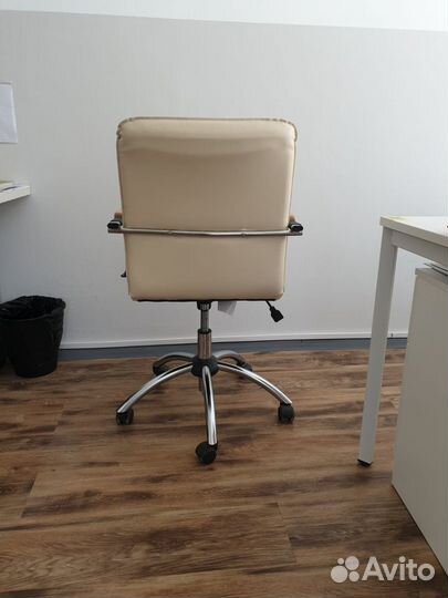 Офисное кресло