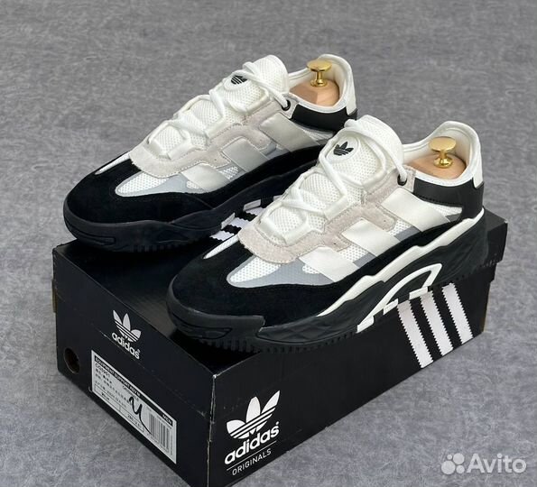 Кроссовки adidas