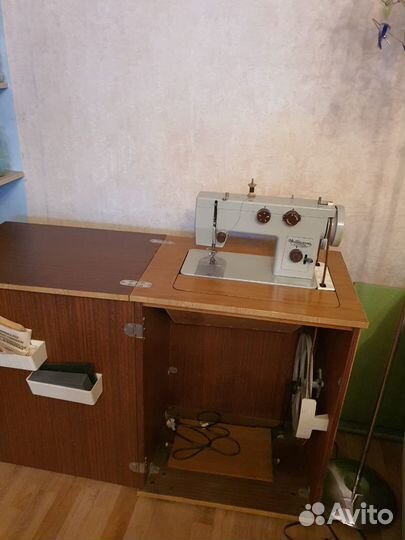 Швейная машина Чайка 143