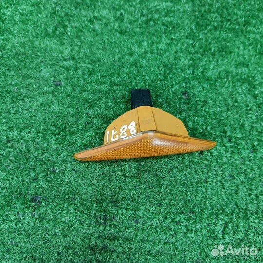 Поворотник Ford Mondeo 3 2001 1S7113K309