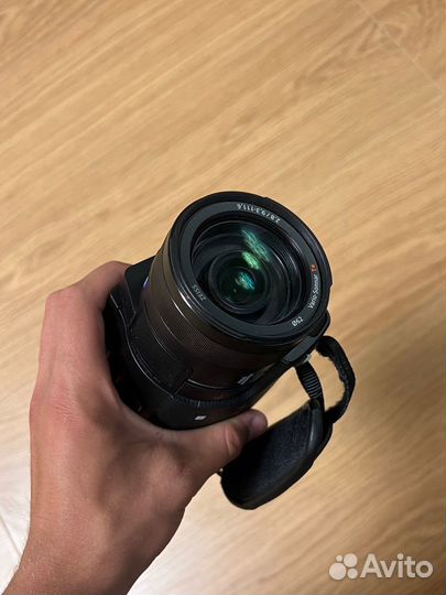 Sony handycam fdr-AX100