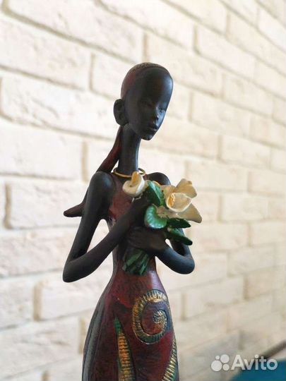 Статуэтка из дерева из разных стран