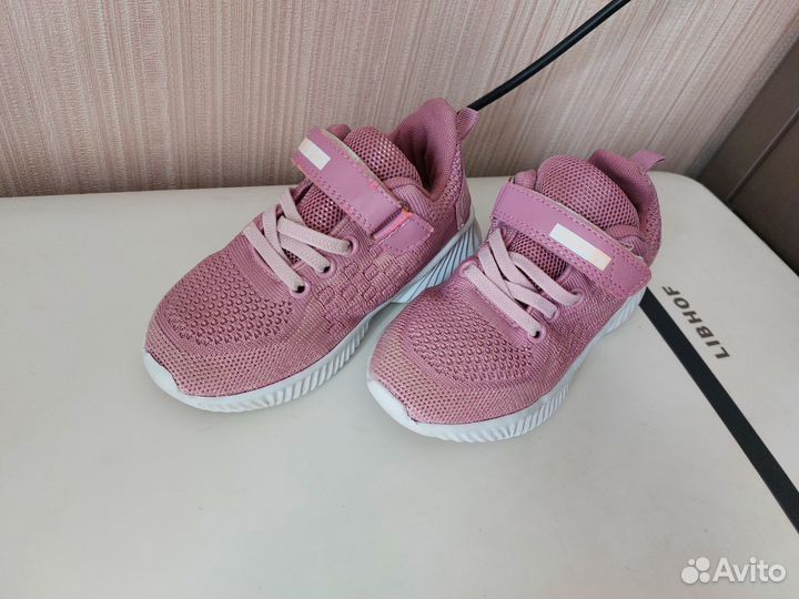Кроссовки для девочки 28