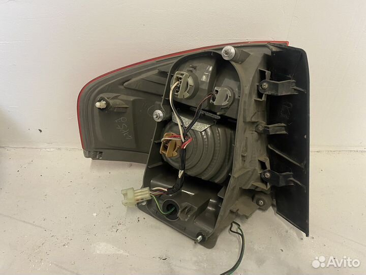 Фонарь задний правый subaru legacy B13 2006-2009