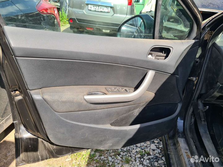 Обшивки дверей Peugeot 308