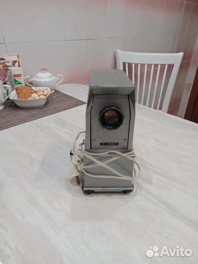 Продам слайд-проектор