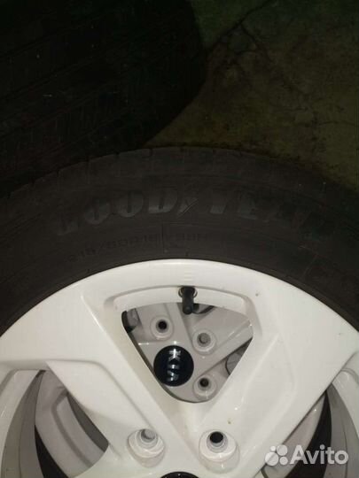 Goodyear EV-S4S 215/65 R16