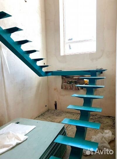 Металлические лестницы с поворотом