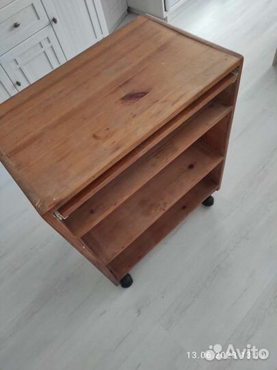 Компьютерный стол на колесиках