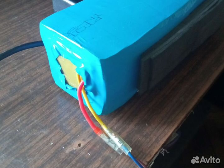 Аккумуляторная батарея с зарядкой