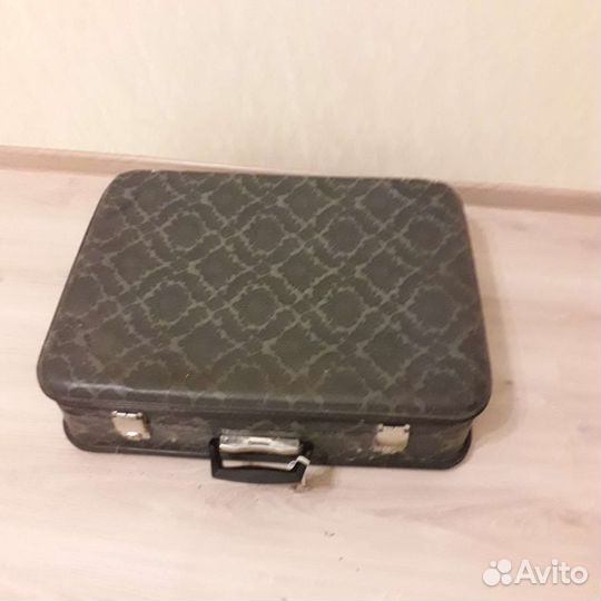 Чемоданы ссср,шляпы дамские