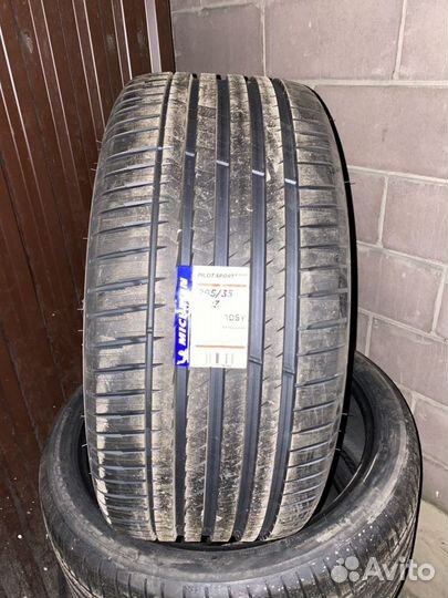 Michelin Pilot Sport 4 295/35 R23