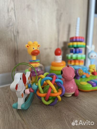 Развивающие игрушки для малышей и до года двух