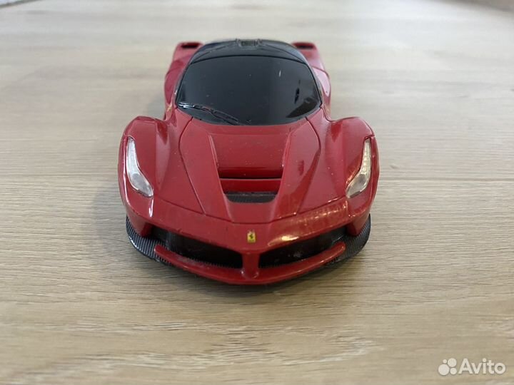 Машинка ferrari на пульте управления