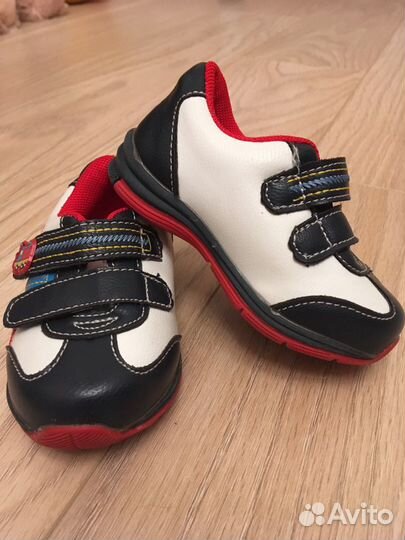 Кроссовки новые