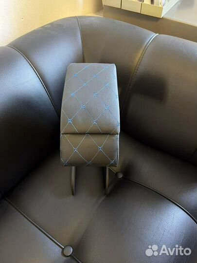 Подлокотник на авто