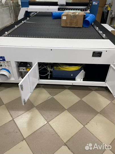 Оптоволоконный лазерный станок SM1500 W