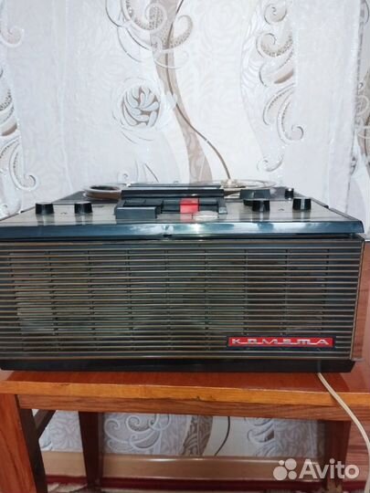 Катушечный магнитофон комета