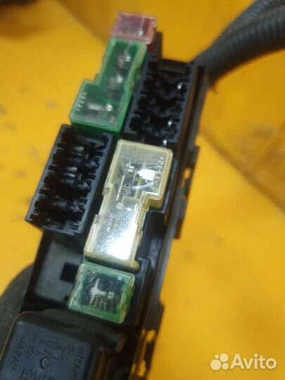 Блок предохранилей 1.5 HR15 DE HR15DE nissan нисса