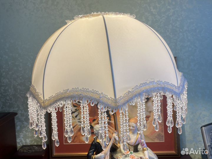 Фарфоровая настольная лампа