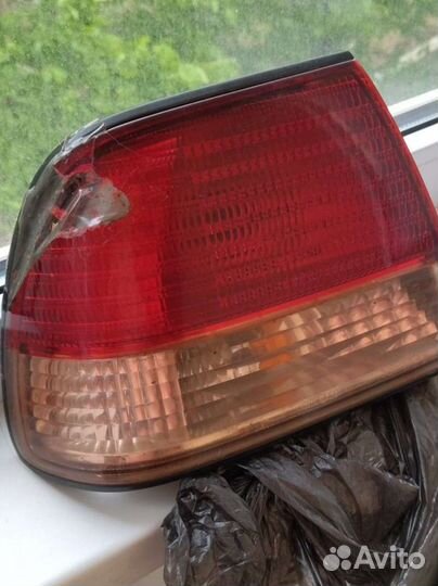 Фонарь задний левый Nissan Sunny FB15
