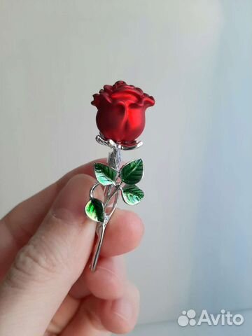 Брошь красная роза