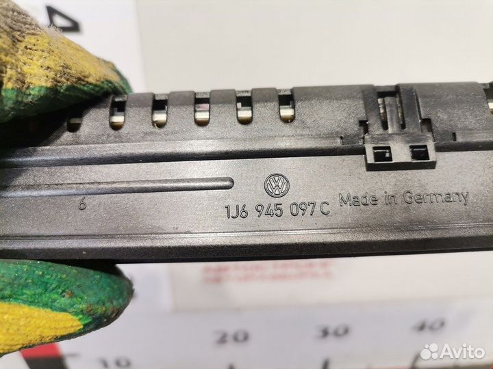 Фонарь задний (стоп сигнал) для Volkswagen Golf 4