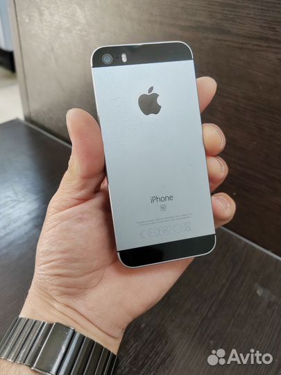iPhone SE, 32 ГБ