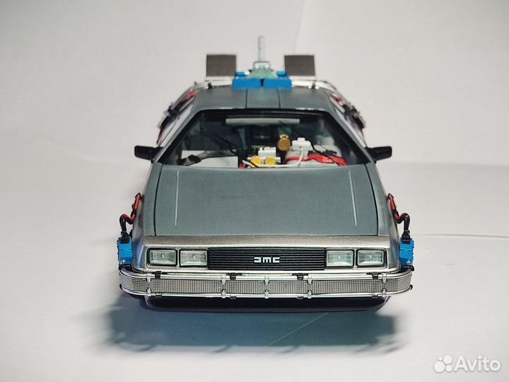 Hot Wheels Elite 1:18 Delorean DMC-12