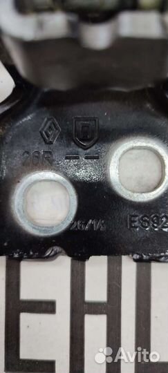 Петля дверная правая сторона Renault Duster