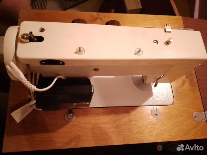 Швейная машинка б/у чайка 143 с электроприводом