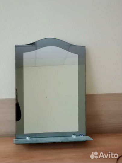 Зеркало с полочкой