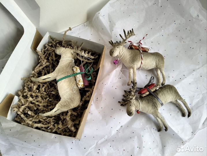 Ватная елочная игрушка Лось с подаркам