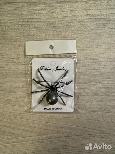 Брошь паук черная