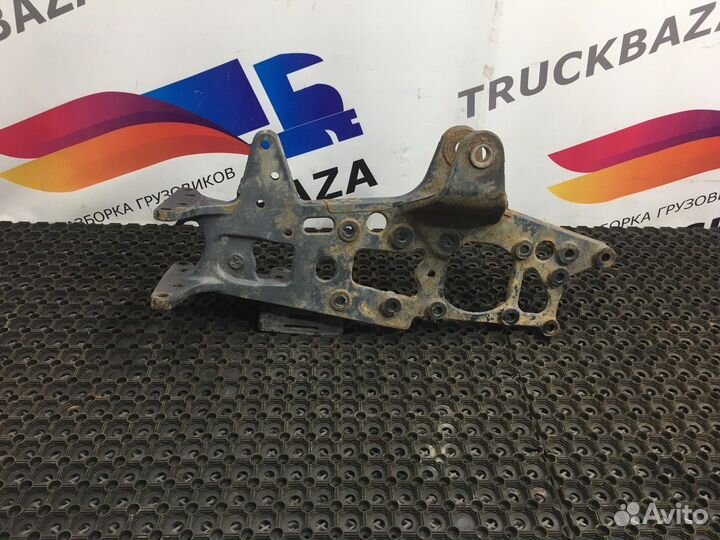 Кронштейн передней рессоры левый