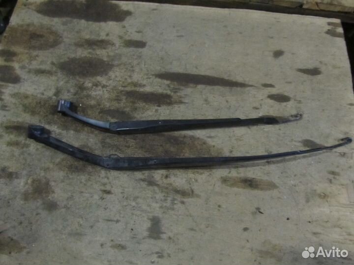 Поводок стеклоочистителя передний Kia Ceed