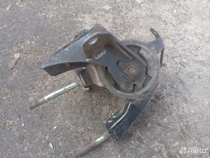 Подушка двигателя Toyota Yaris