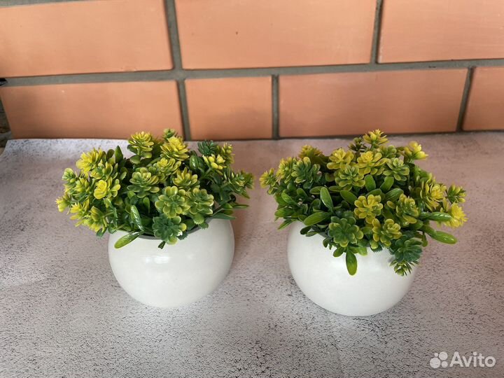 Искусственные цветы в кашпо