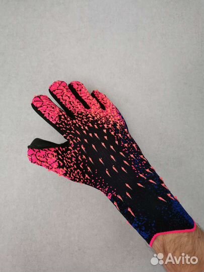 Новые вратарские перчатки футбольные