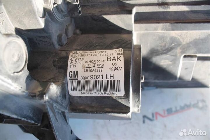 Фара левая Опель Зафира С