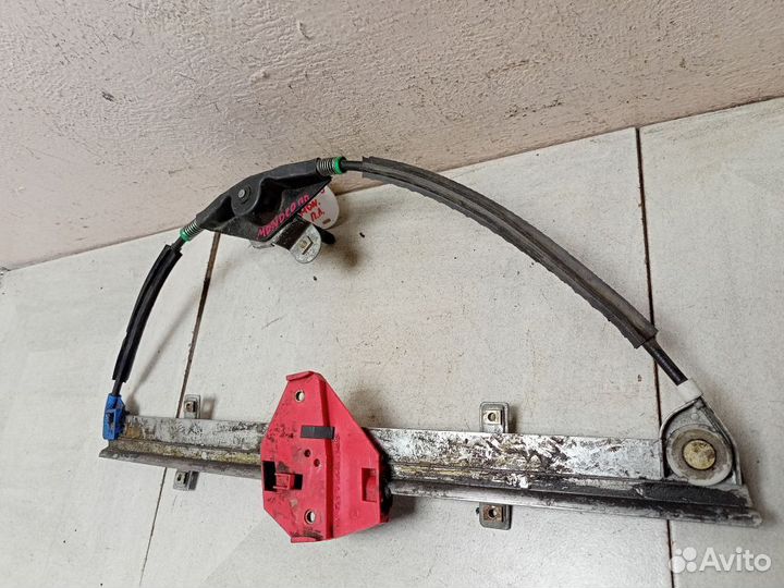 Стеклоподъемник механический передний левый 105977