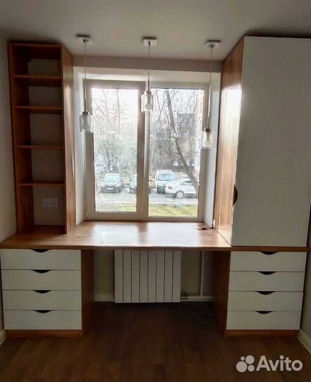 Рабочая зона в углу у окна