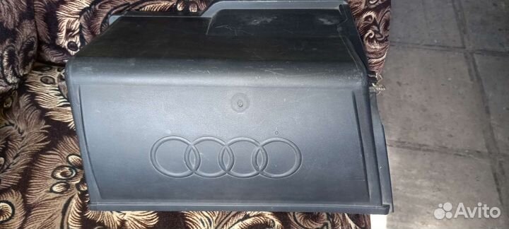Крышка аккумулятора audi