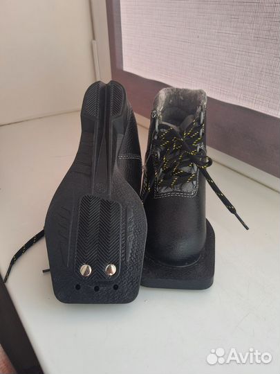 Лыжные ботинки размер 30